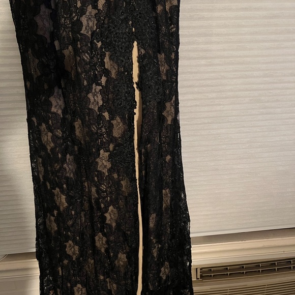 Black lace evening gown - Picture 3 of 10